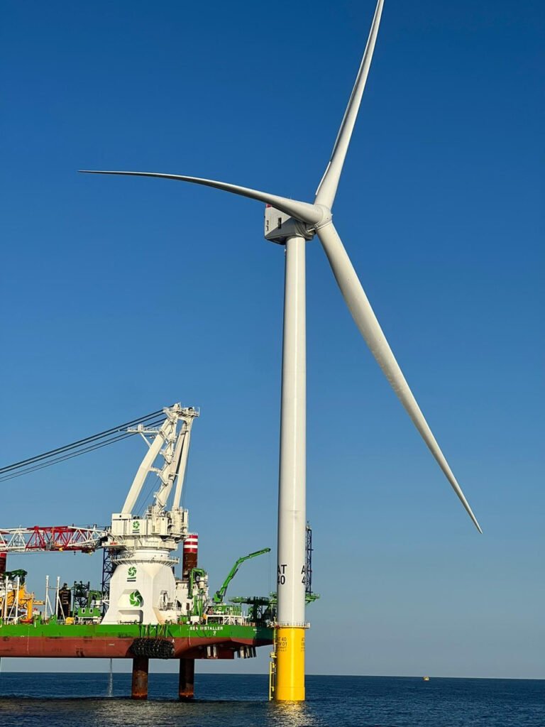 First turbine installed at Massachusetts GO-IBR